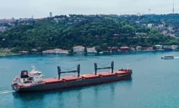 Boğaz'dan geçiş için bekleyen tanker sayısı arttı