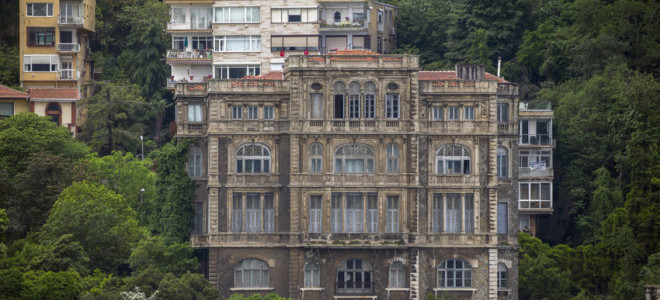 Boğaz'ın simgesiydi: 130 yıllık Zeki Paşa Yalısı satışa çıkarıldı