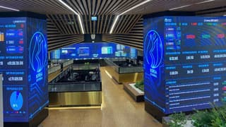 Borsa haftanın son işlem gününe rekorla başladı