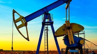 Brent petrol 10 haftanın en yüksek haftalık kazancına yöneldi