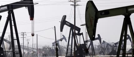 Brent petrol 15 ayın dibinden güç kazanmaya çalışıyor