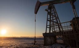 Brent petrol Çin'deki belirsizlik sebebiyle düşüşte