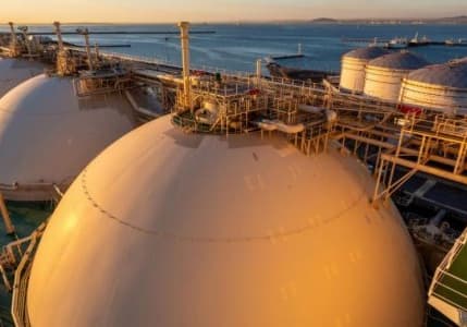 Brent petrol fiyatları iki haftanın en yüksek seviyesine ulaştıktan sonra geri çekildi