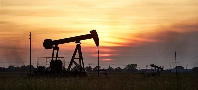 Brent petrolün varili yeni haftaya düşüşle başladı