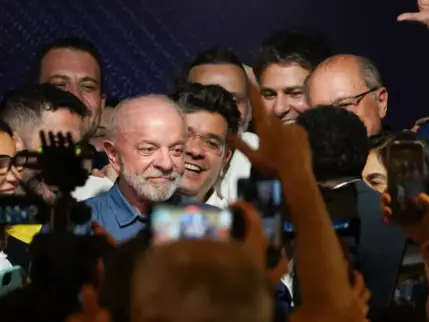 Brezilya'da Lula da Silva yeniden Devlet Başkanı seçildi