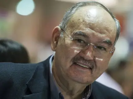 Burhan Özfatura hayatını kaybetti
