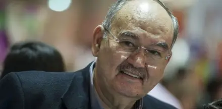 Burhan Özfatura hayatını kaybetti
