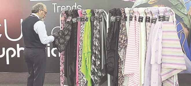 Bursalı tekstilciler Londra'da gövde gösterisi yaptı
