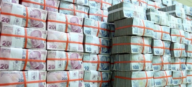 Bütçe açığı hedefin yarısını aştı