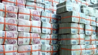 Bütçe açığı hedefin yarısını aştı