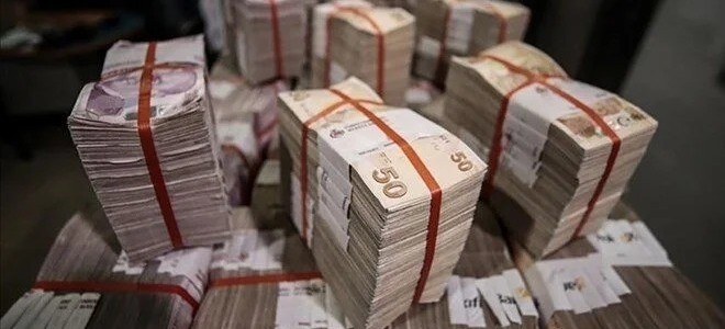 Bütçede 2023'te 1,37 trilyon liralık açık