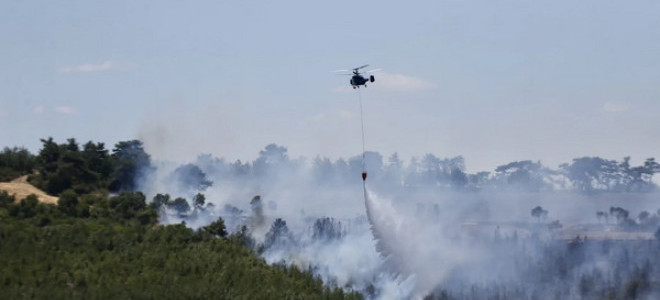 Çanakkale’de tarım arazisinde başlayan yangın ormana sıçradı: Boğaz trafiği kapatıldı