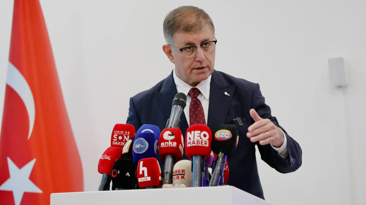 Cemil Tugay CHP'den istifa etti