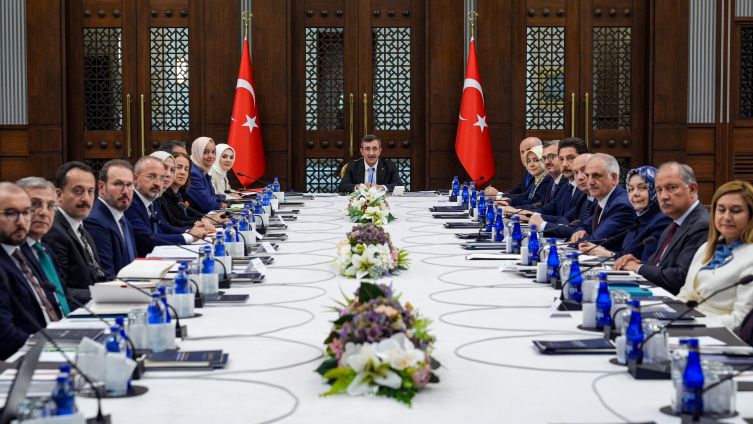 Cevdet Yılmaz: Kadınların iş gücüne katılımını yükseltmeyi hedefliyoruz