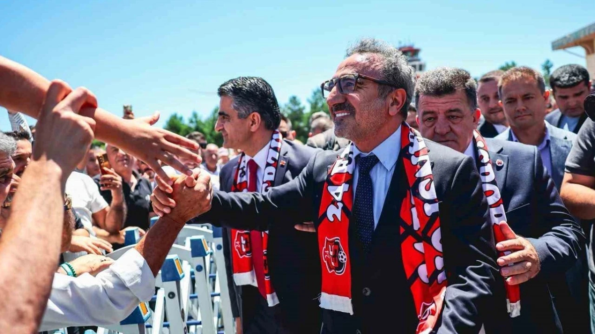 Chobani CEO'su Hamdi Ulukaya'dan Erzincanspor'a destek