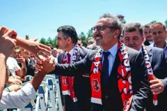 Chobani CEO'su Hamdi Ulukaya'dan Erzincanspor'a destek