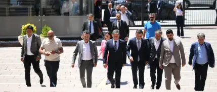 CHP’de olağanüstü kurultay için 833 delegenin imzası Genel Merkez’e götürüldü
