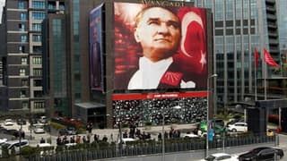 CHP İstanbul İl Başkanlığı binasını kapatma kararı aldı