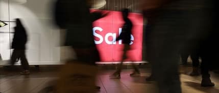 Cumartesi günü mağazalardaki alışverişin zirve yapması bekleniyor