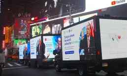 Cumhurbaşkanı Erdoğan'ın mesajları Times Meydanı'nda