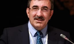 Yılmaz: "Cari açık azalırken ekonomik istikrar güçleniyor"