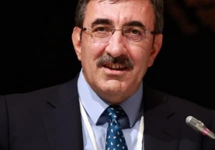 Yılmaz: "Cari açık azalırken ekonomik istikrar güçleniyor"