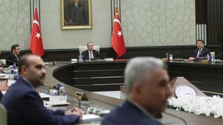 Kabine toplanıyor: Gündemde asgari ücret ve maaş zamları var