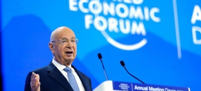 Davos’un kurucusu istifa etti