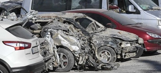 Depremzedeler 'ağır hasarlı araçlarını' nakit ihtiyaçları için satışa çıkardı