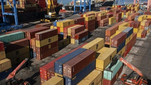 Dış ticarette açık 9 ayın en düşüğüne indi