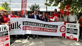 DİSK, TÜİK önünde protesto yaptı: Bu rakam kavgası değil, ekmek kavgasıdır