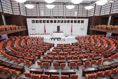 Doğum izni ve sosyal medya düzenlemesi Komisyon'a geliyor