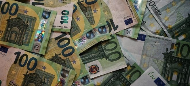 Dolar düşüyor, euro yükseliyor