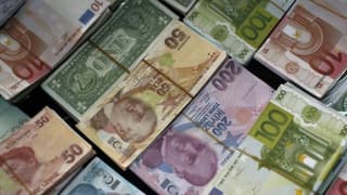 Dolar, Euro, Sterlin 