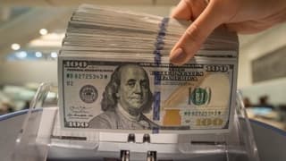 Dolar kuru güne 5,60 liranın altında başladı