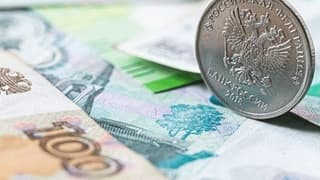 Dolar, ruble karşısında 2 yılın en düşük seviyesine indi