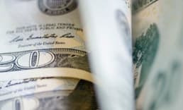 Dolar/TL, haftanın ilk gününde yükselişte