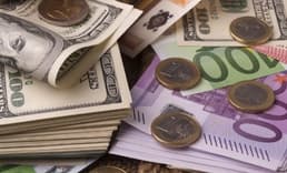 Dolar ve euro 3 ayın zirvesine ulaştı