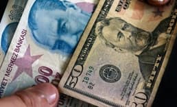 Döviz kurlarında zirveye yakın sakin seyir: 8 bankadan enflasyon tahmini