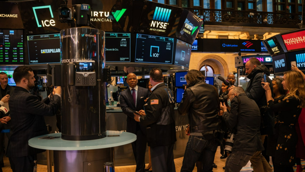 Dow Jones ve Nasdaq yeni güne düşüşle başladı