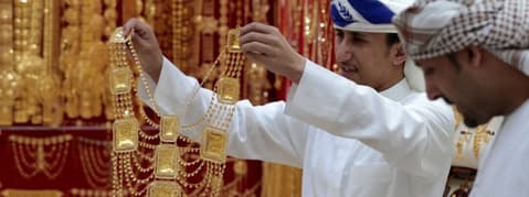 Dubai'de altın stoku birikti: Tüccarlar elden çıkarmak için zararına satışa başladı