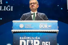 Duran: Gençlerimizi sanal tacirlerin dünyasında savunmasız bırakmayacağız