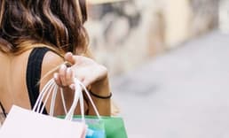 E&Y: İnternetten alışveriş yerini yeniden fiziki mağazalara bırakıyor