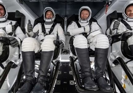 Ekonomiden sorumlu bakanlardan Türkiye'nin ilk astronotu Gezeravcı'ya tebrik mesajı 