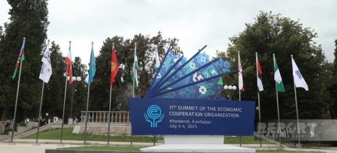 Ekonomik İşbirliği Teşkilatı Zirvesi Azerbaycan'da başladı