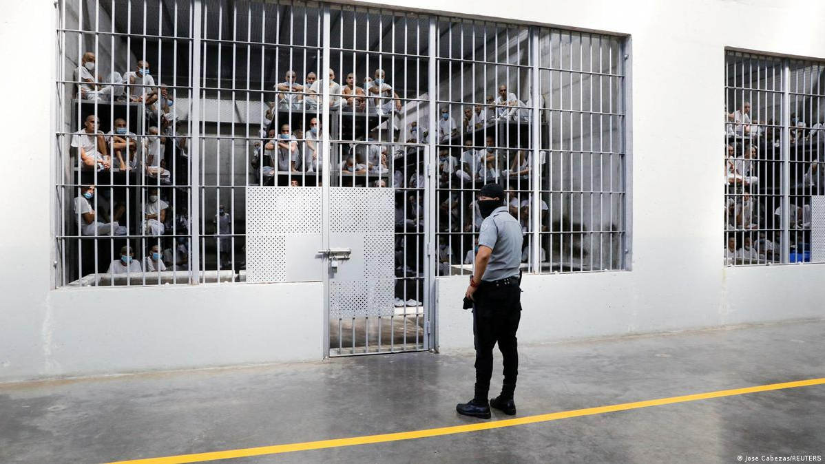 El Salvador'da 12 yaşındaki çocuklara ömür boyu hapis yolu açıldı