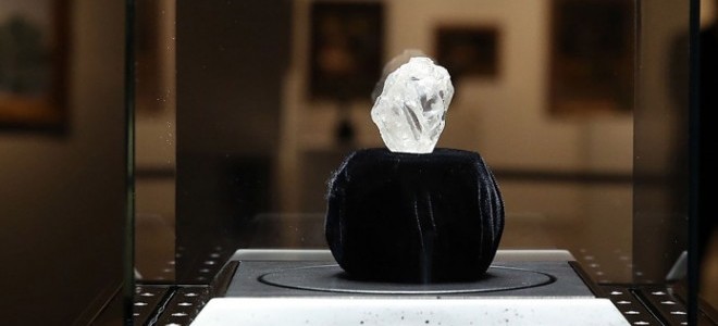 Rus elmas devi satışlarını durdurdu