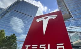 Elon Musk Twitter'ı satın almasının ardından Tesla hisselerini satmaya devam etti