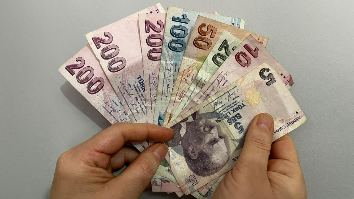 Emekliler İzmir'de taleplerini sıraladı