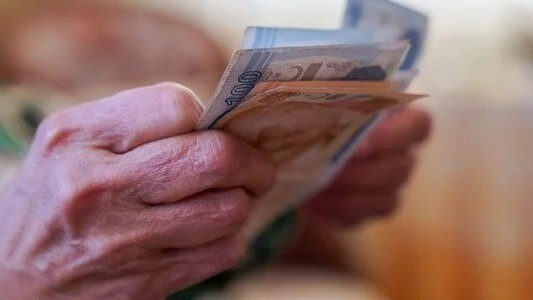 Emeklilerin ikramiye ve aylık ödemeleri başladı